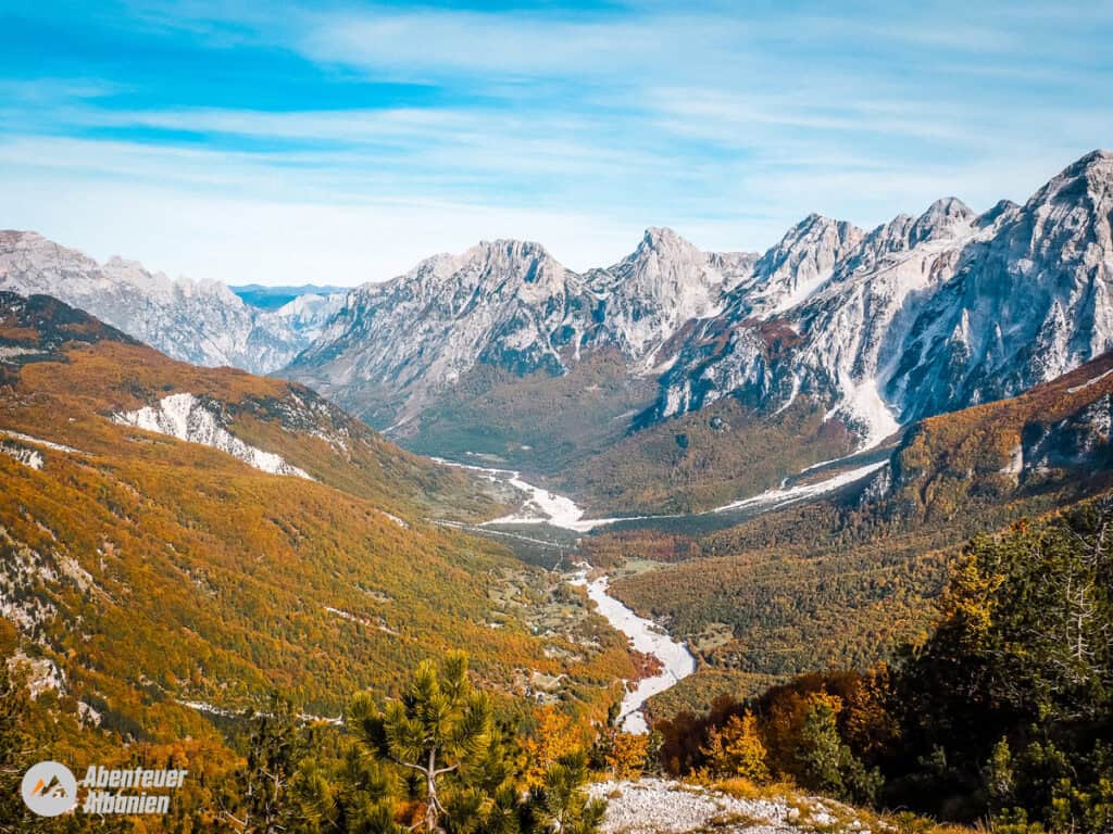 Sentiero delle cime dei Balcani tappa 1 Vista sulla Valbona