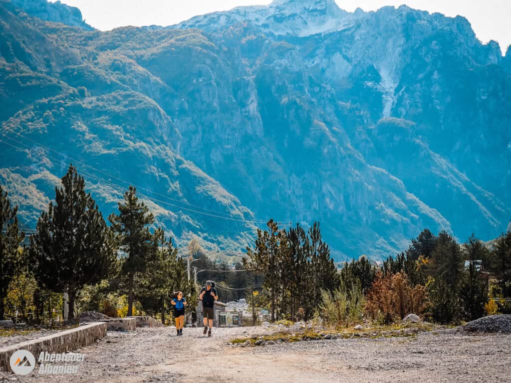 Tappa 1 del Sentiero delle cime dei Balcani Partenza dal villaggio alpino di Theth